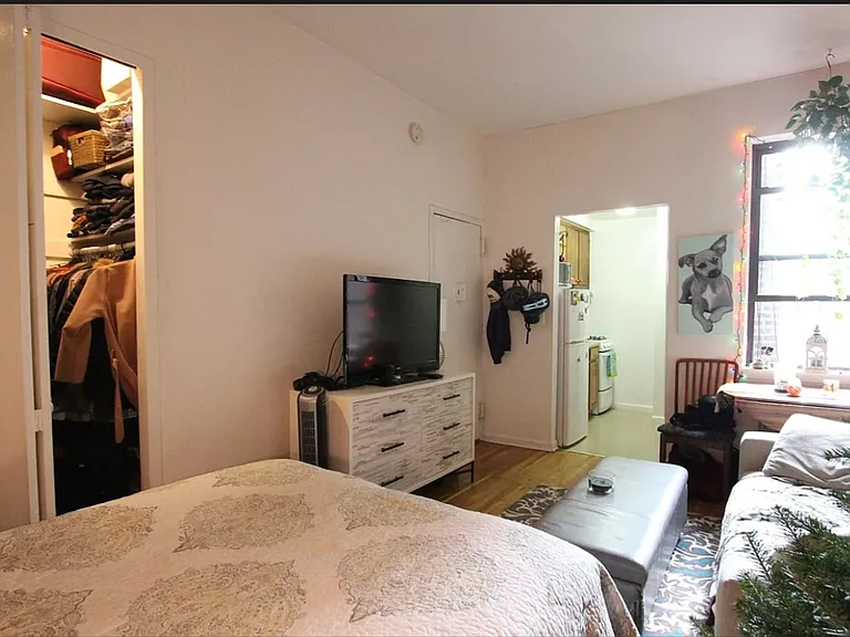452 W 22nd St #4B — Photo 3