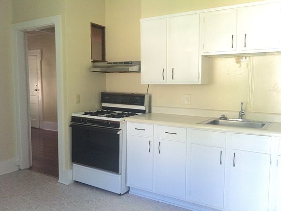 5th image of 127 Stafford St #B