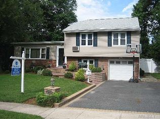25 Frances Dr, Westbury, NY 11590