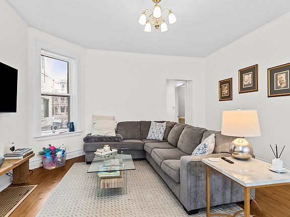 4th image of 3732 N Racine Ave