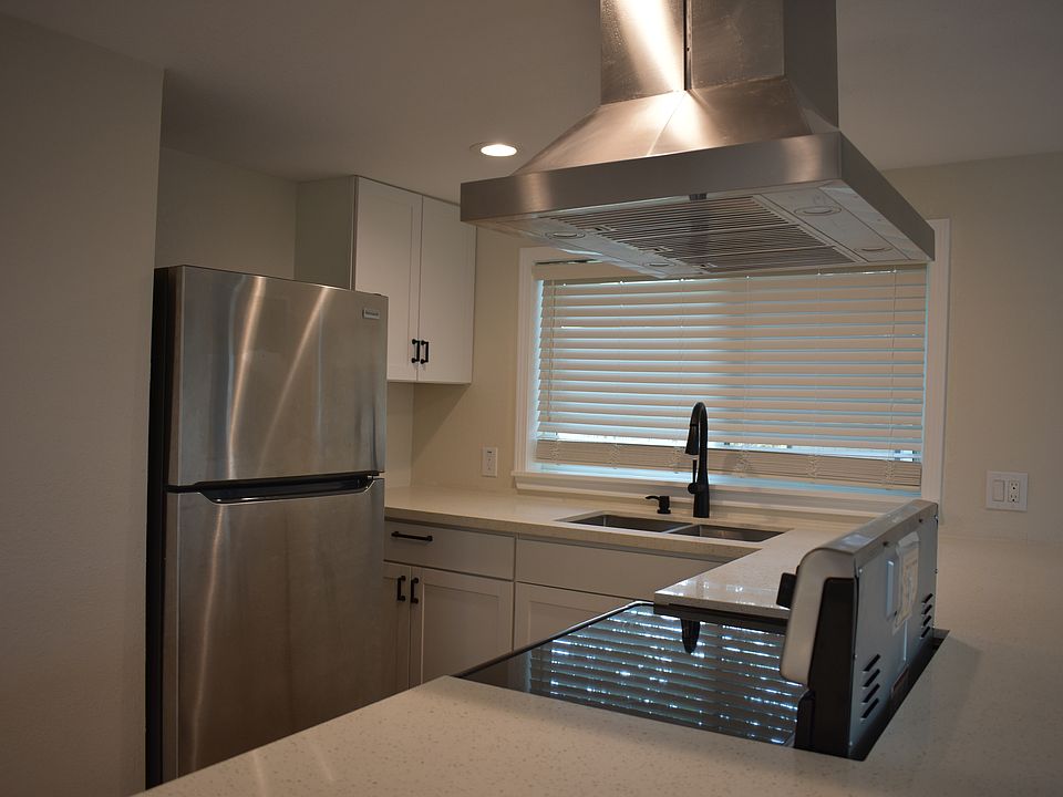 1st image of 521 Vionett Ln