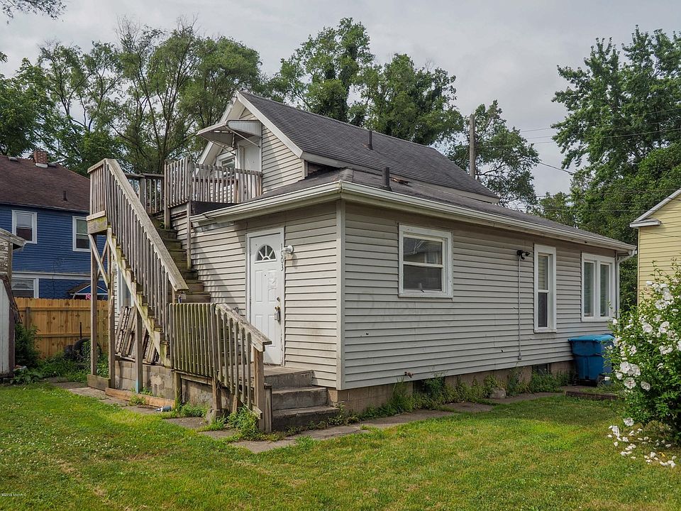 1003 Newland Place-320