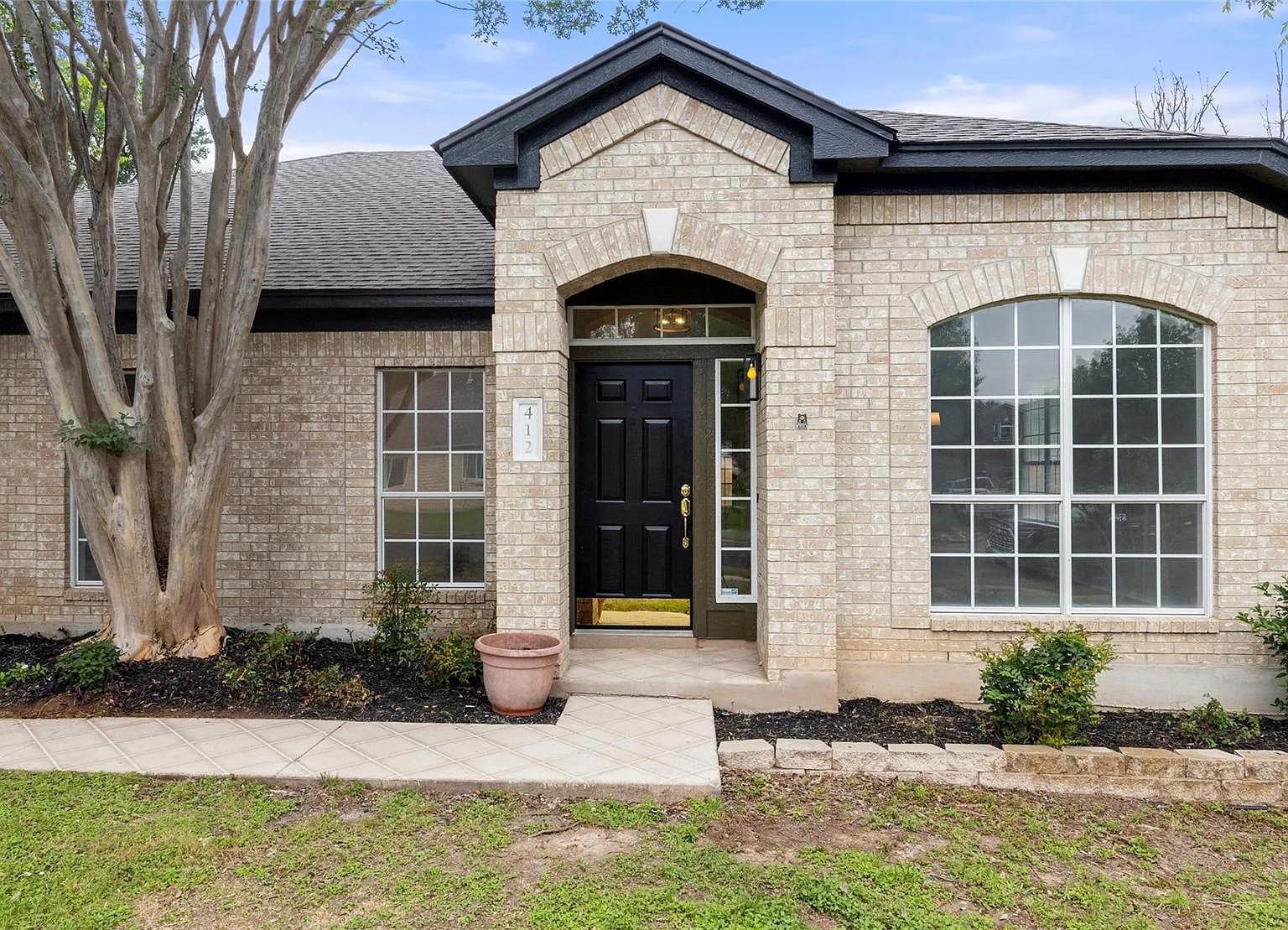 4 bed, 2.0 bath, 2213 sqft, $2,650 — Photo 4