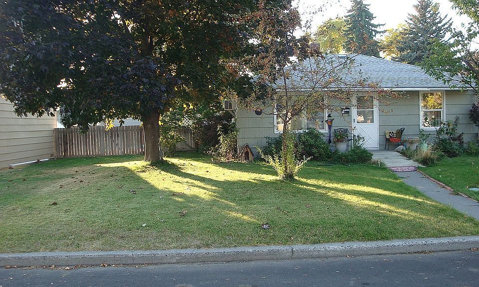 Updated, Cozy 2 Bedroom Nice Shade and Fenced Yard