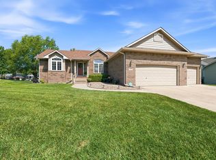 1025 S Glenmoor St, Wichita, KS 67207