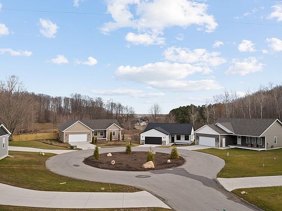 5th image of 862 Crest Ct