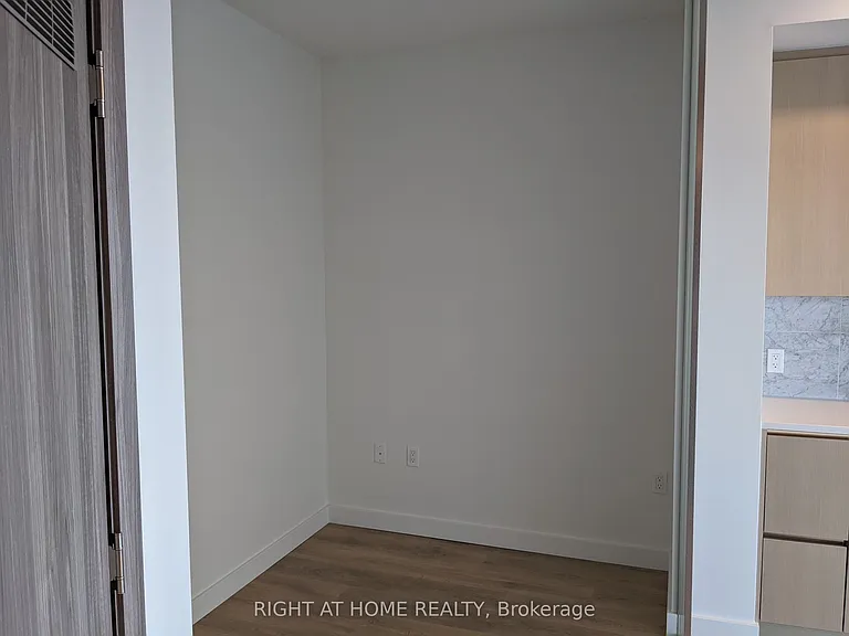 95 McMahon Dr #701 — Photo 13