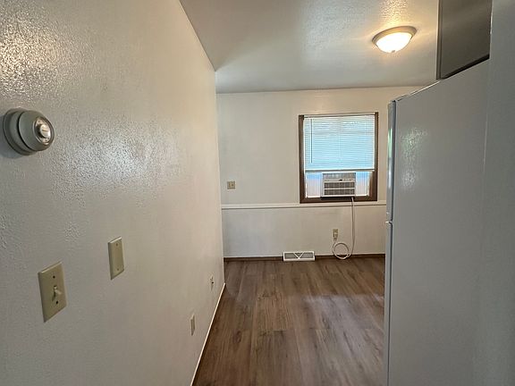 5th image of 832 Parkview Dr