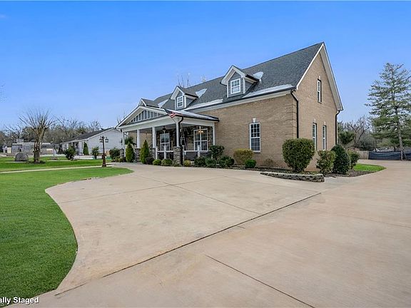 2nd image of 206 Cedar Dr