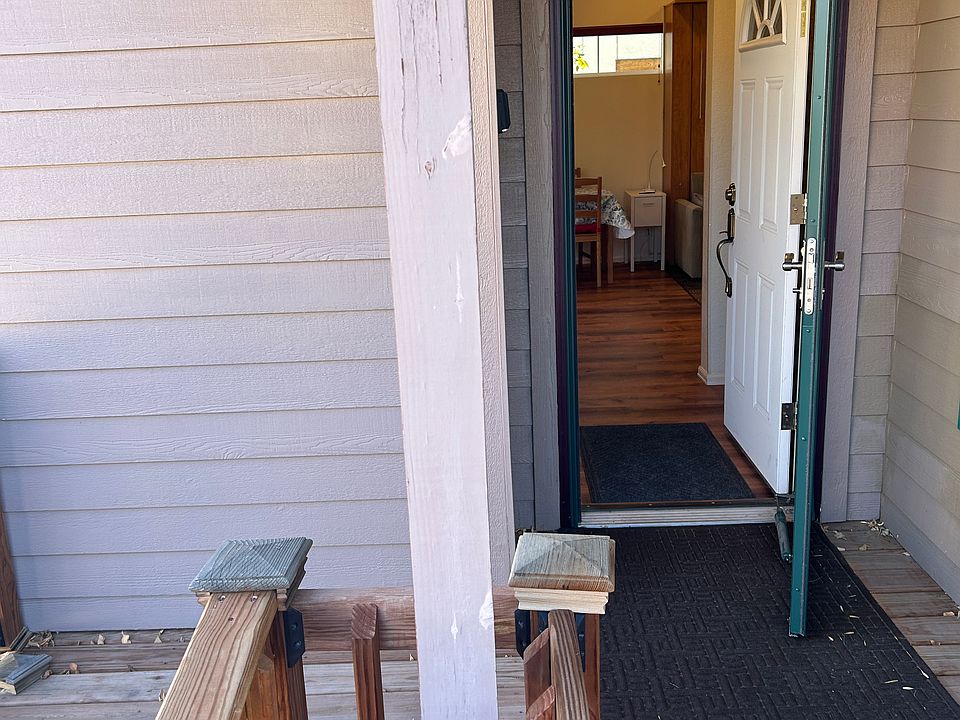 Entrance into the studio.