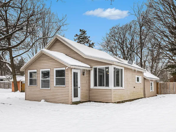 33 Fuller St, Saranac, MI 48881