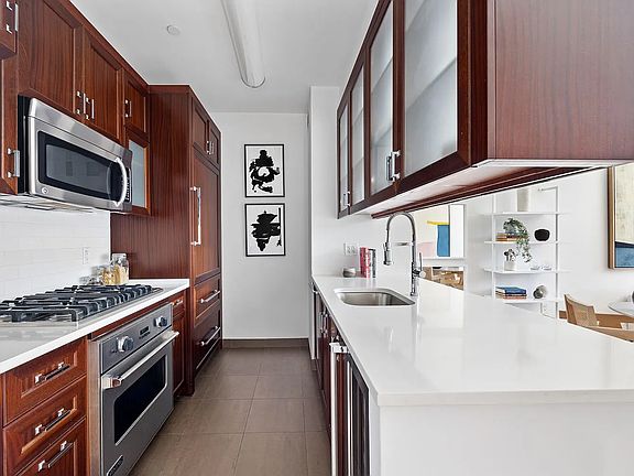 5th image of 205 W 76th St APT 5E