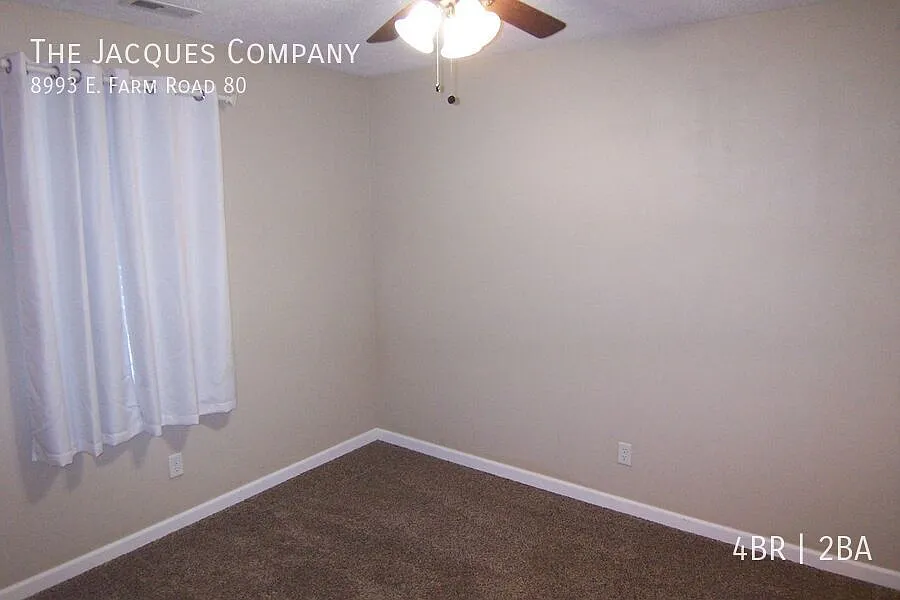 Wonderful 4 Bedroom 2 Bath Family Home on 1 acre in Strafford Schools — Photo 4