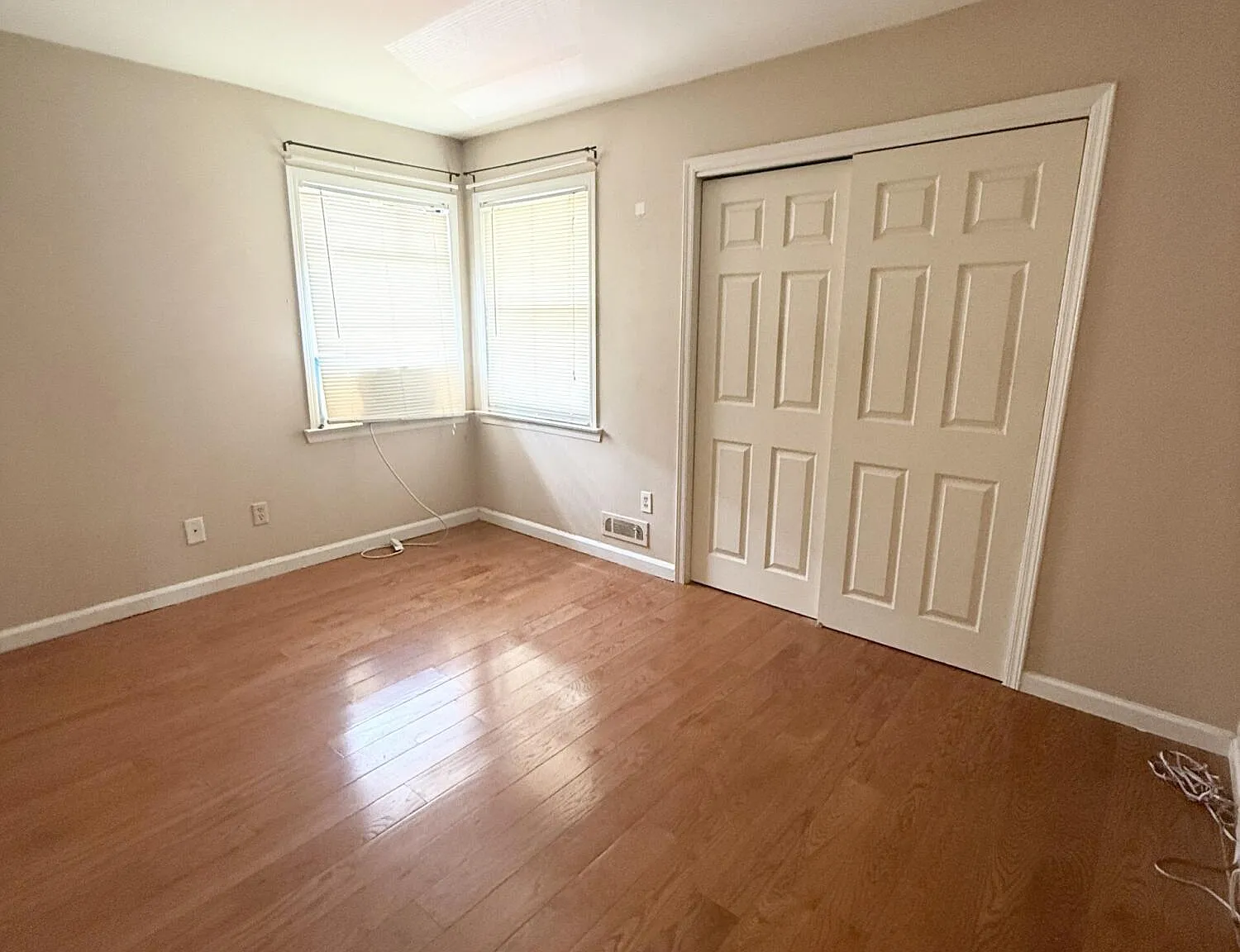3 bed, 1.5 bath, 4223 sqft, $2,950 — Photo 4