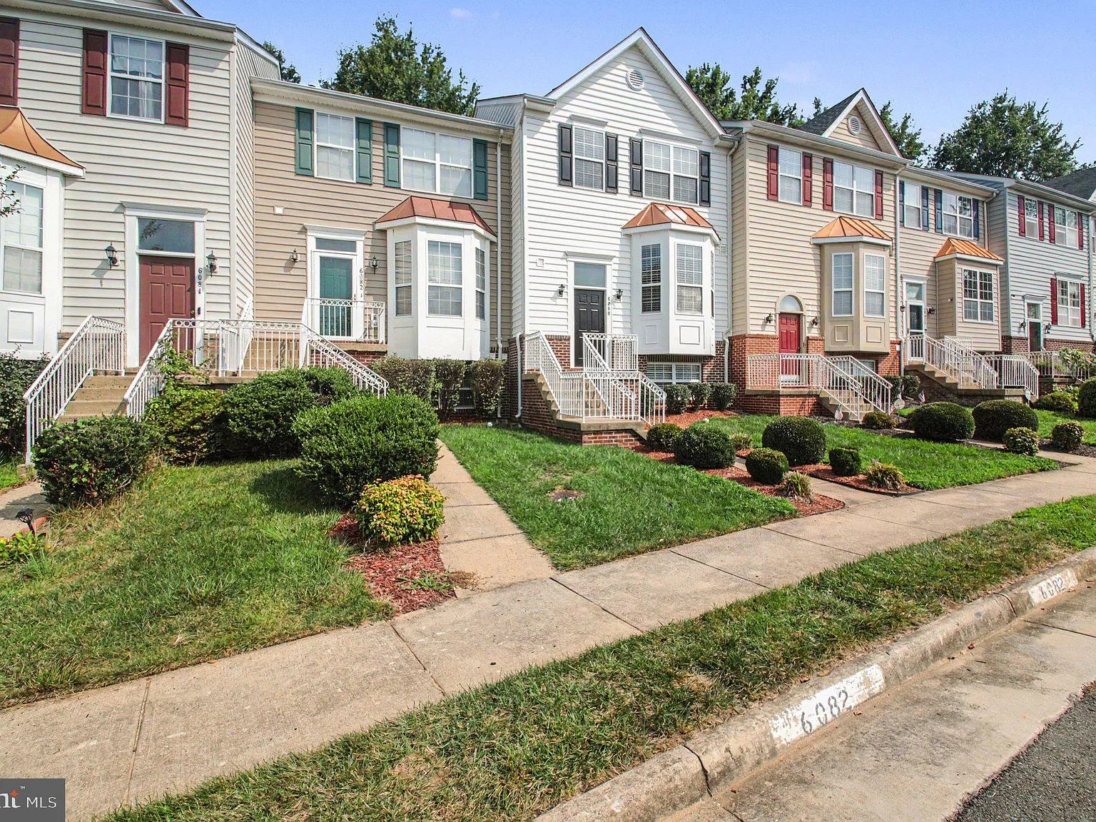 4 bed, 3.5 bath, 2215 sqft, $2,895 — Photo 3