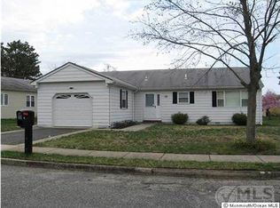 9 Lismore Dr, Toms River, NJ 08757
