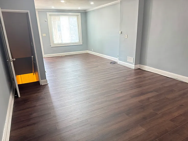 2809 Mayfield Ave — Photo 7