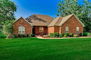 1st image of 576 Glastonbury Pl