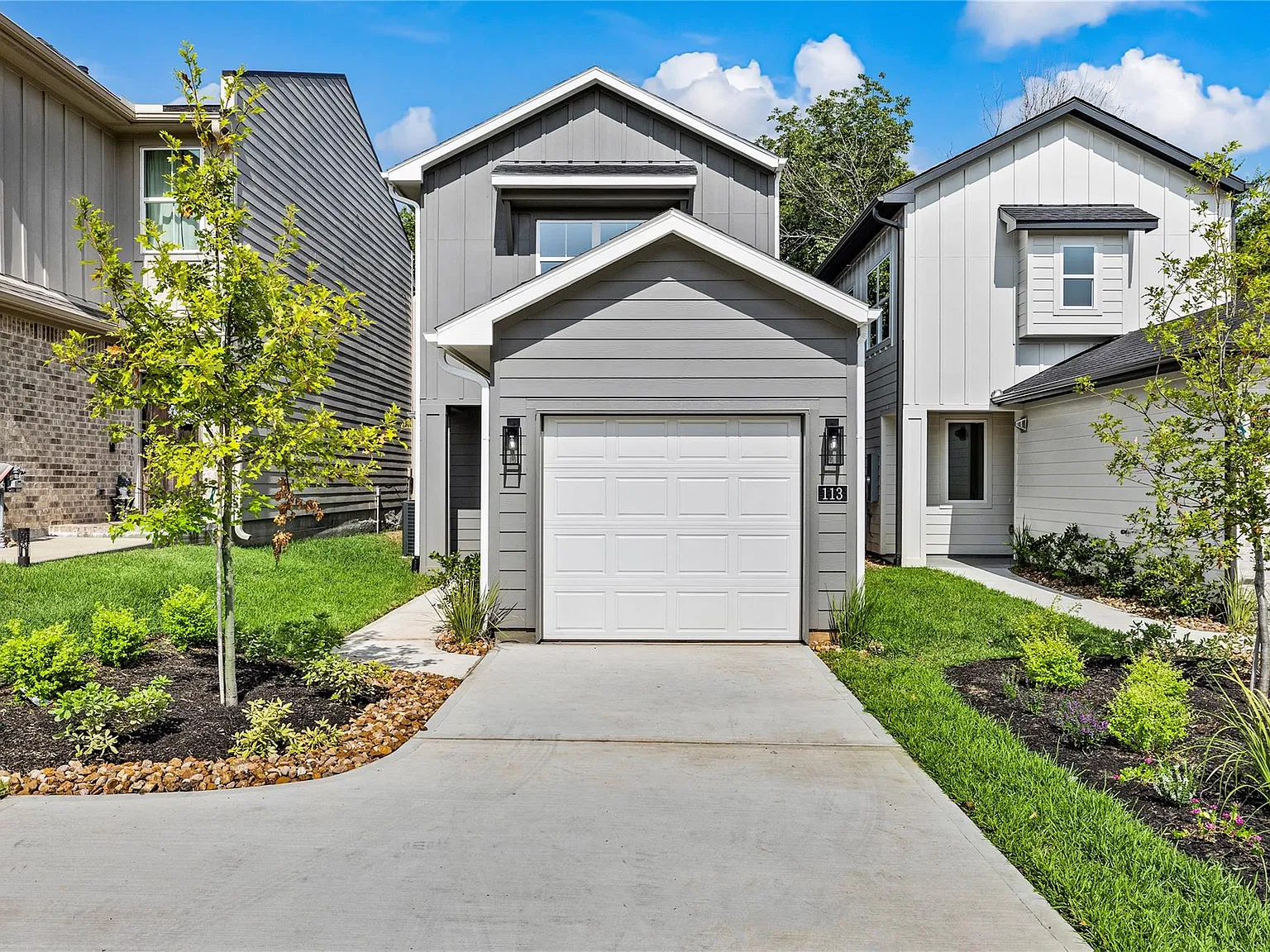 3 bed, 2.0 bath, 1296 sqft, $1,900 — Photo 2