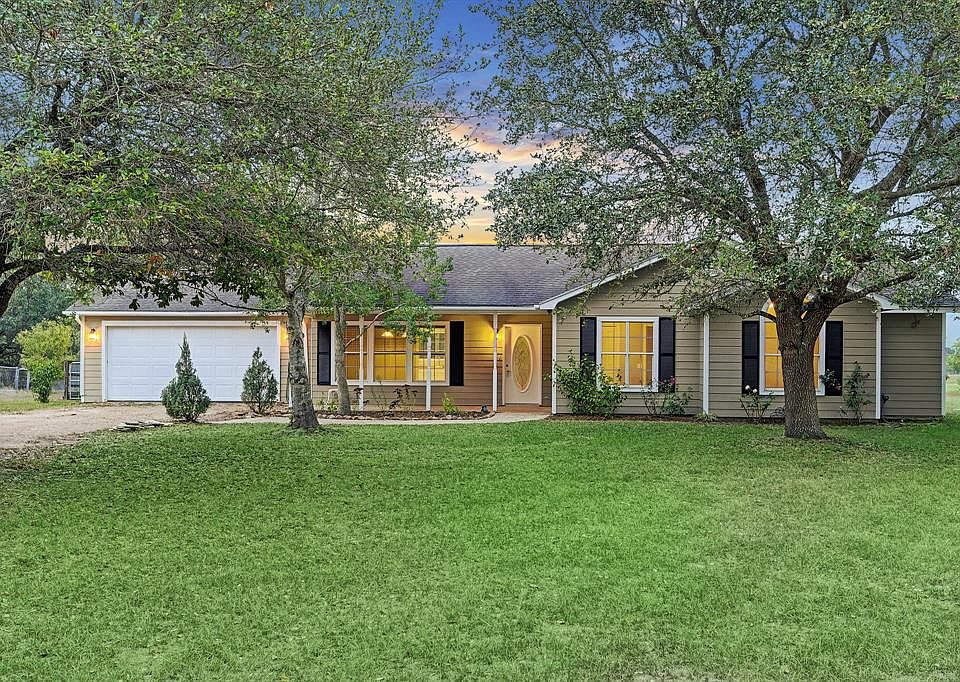 1st image of 1938 Caroline Ln