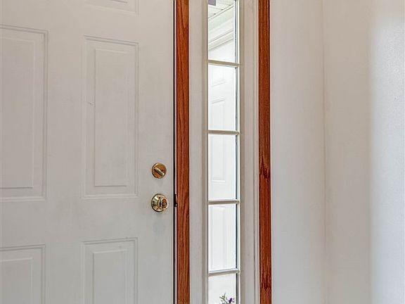 3rd image of 4527 Erickson Dr