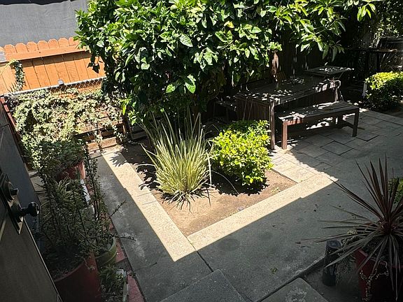 4th image of 4247 1/2 S Centinela Ave