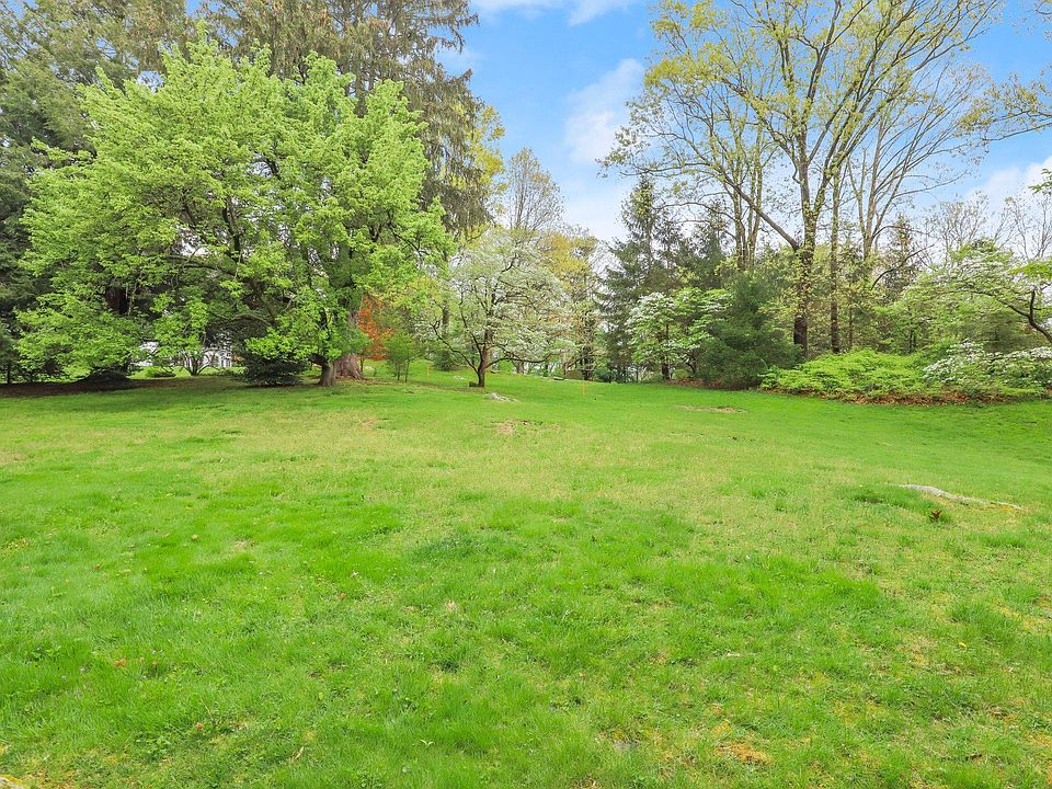 2nd image of 32-4 Orchard Drive