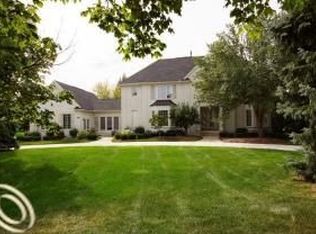 49404 Pine Ridge Dr, Plymouth, MI 48170