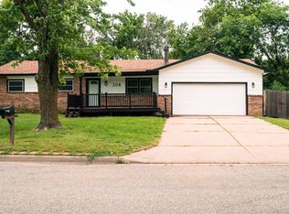 208 E Valley View St, Derby, KS 67037