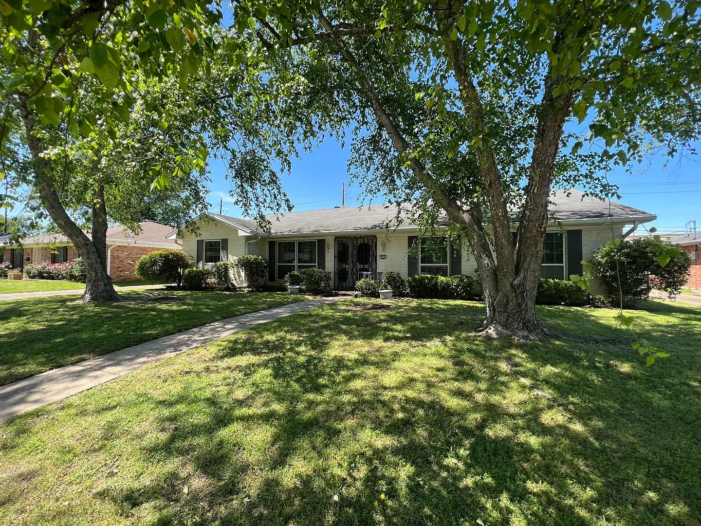 Desirable Youree Dr Area — Photo 1