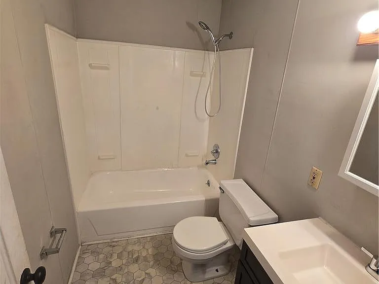 708 Linden St #2 — Photo 6