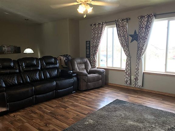 3rd image of 2118 Pauline Cir