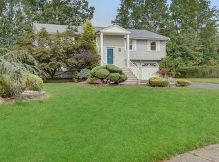 59 Gettysburg Dr, Manalapan, NJ 07726