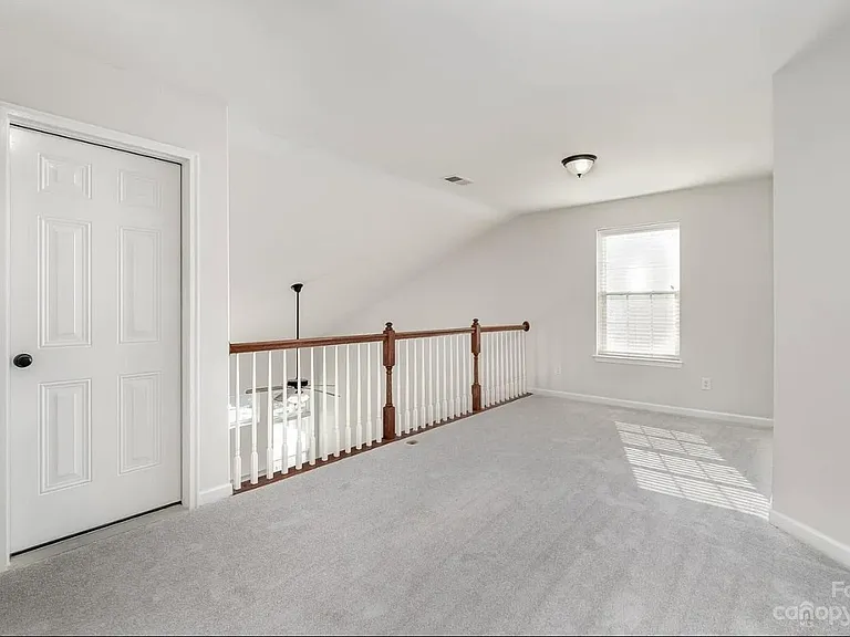 717 Prospect Ln — Photo 8