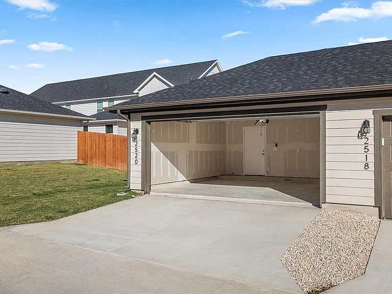 2517 Violet Theo Ln — Photo 24
