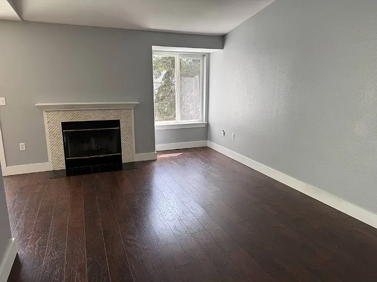 11002 SE Petrovitsky Rd #D303 — Photo 2