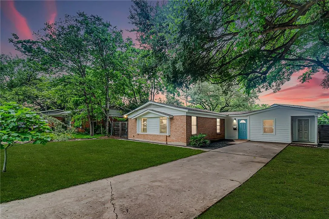 3 bed, 1.0 bath, 1376 sqft, $2,450 — Photo 2