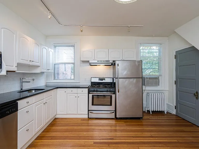 338 S 15th St #3 — Photo 6