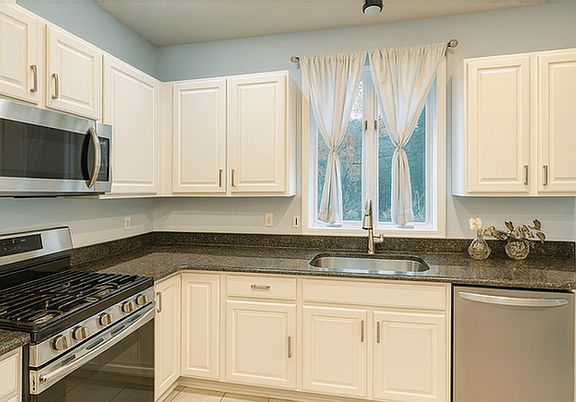 4th image of 558 Highlands Dr