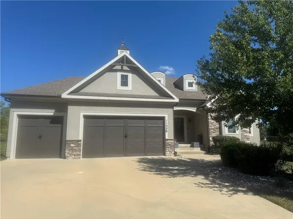 11559 S Roundtree St, Olathe, KS 66061