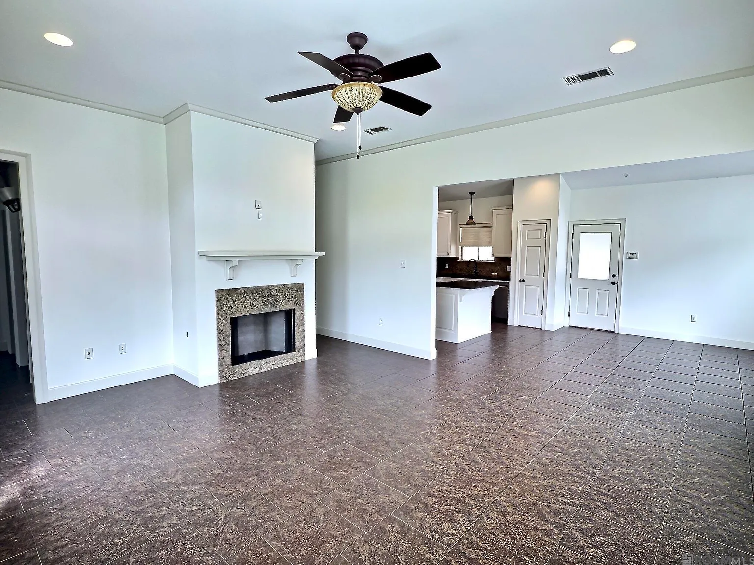 3 bed, 1625 sqft, $2,000 — Photo 3