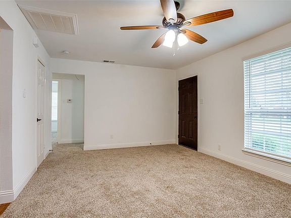 4th image of 512 Carver St