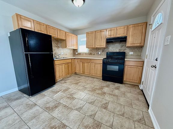 4th image of 4351 Scott St