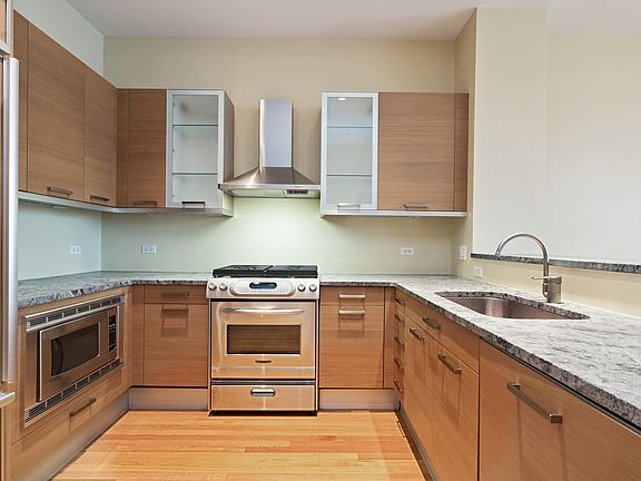 5th image of 500 W Superior St Unit 2213