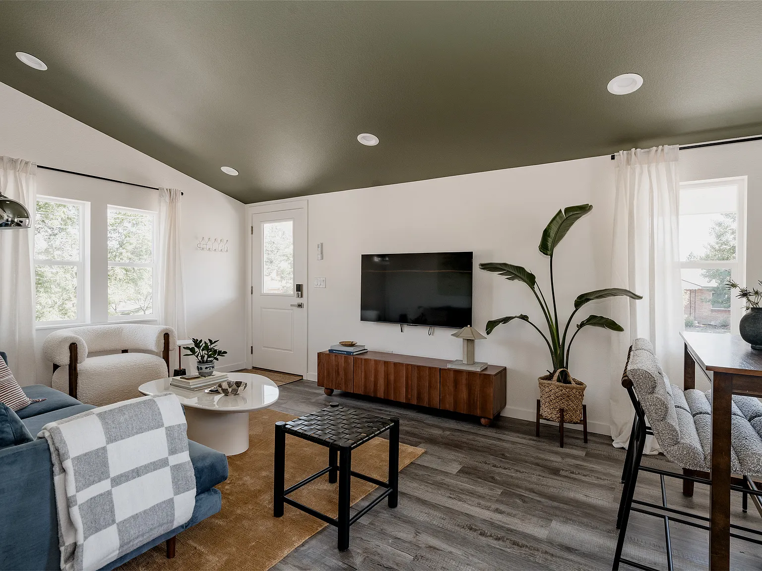 1 bed, 576 sqft, $2,500 — Photo 4