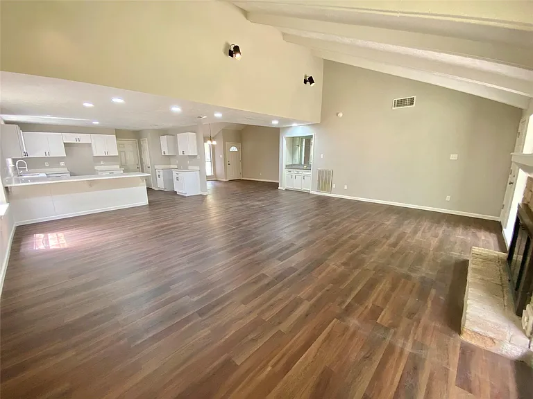 2819 Colony Dr — Photo 8