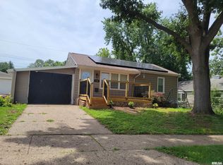 1102 Coolidge Ave, Pekin, IL 61554