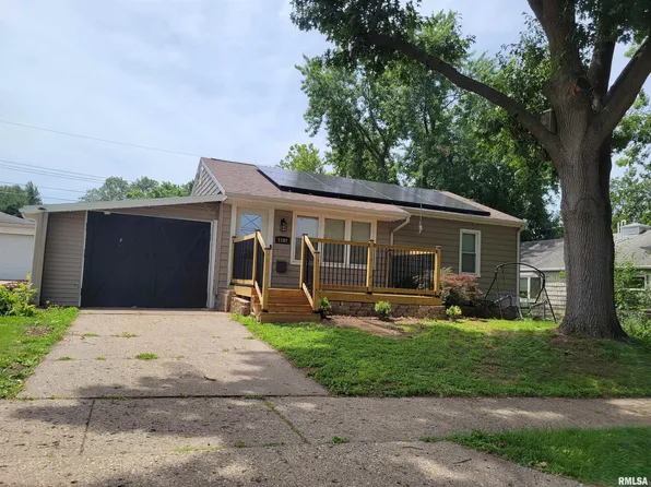 1102 Coolidge Ave, Pekin, IL 61554
