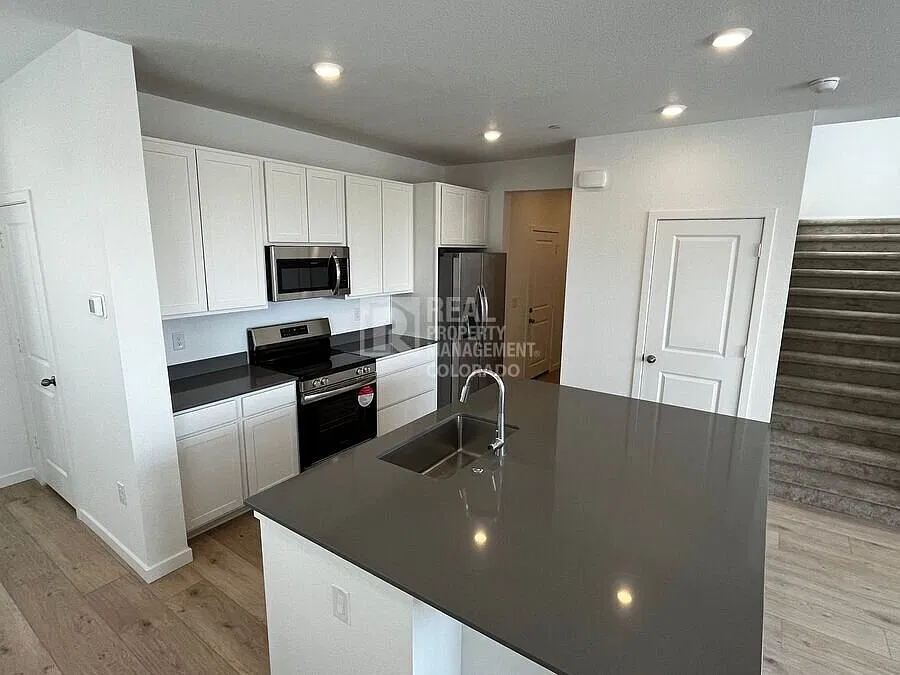 3 Bedrooms | 2.5 Bathrooms | Approx. 2,460 Sq Ft | 2-Car Garage — Photo 4