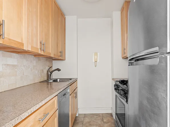 201 East 66th Street image 5 of 7